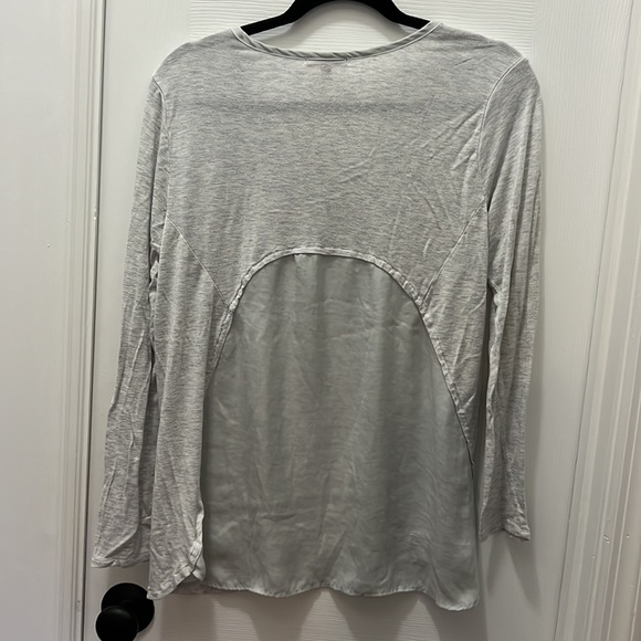Anthropologie ( Bordeaux) long sleeve with back detail size Small - Picture 2 of 2